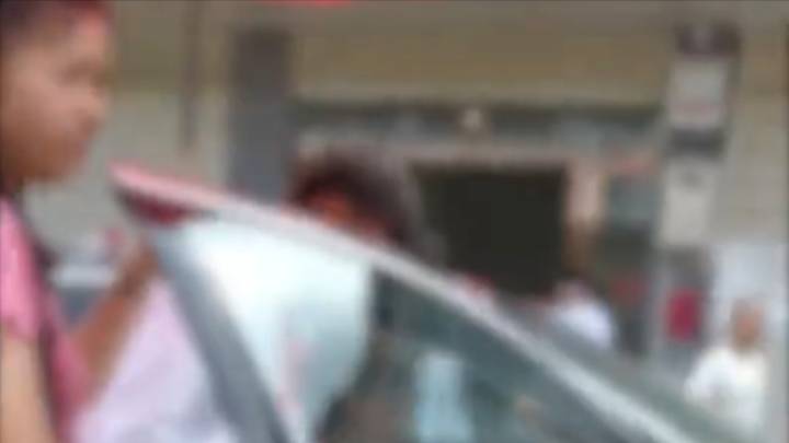 女子回应带孩子拦前夫婚礼索抚养费，离婚3年多，你怎么看？