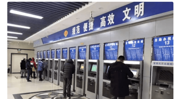 如何看待政务大厅中午关门2小时，市民吐槽在外面挨冻？