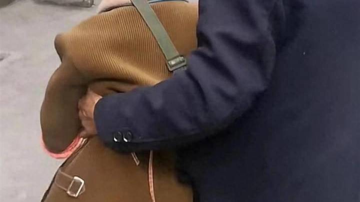 重庆23岁智障女子与五旬男子结婚，是否违法？