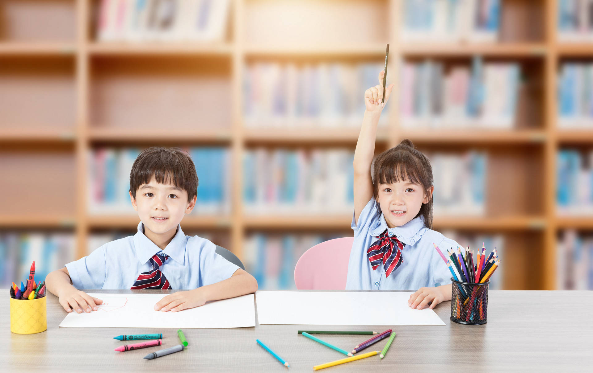 当然,书当然不限于书架,最好能让孩子在家里随时随处都能找到合适的书