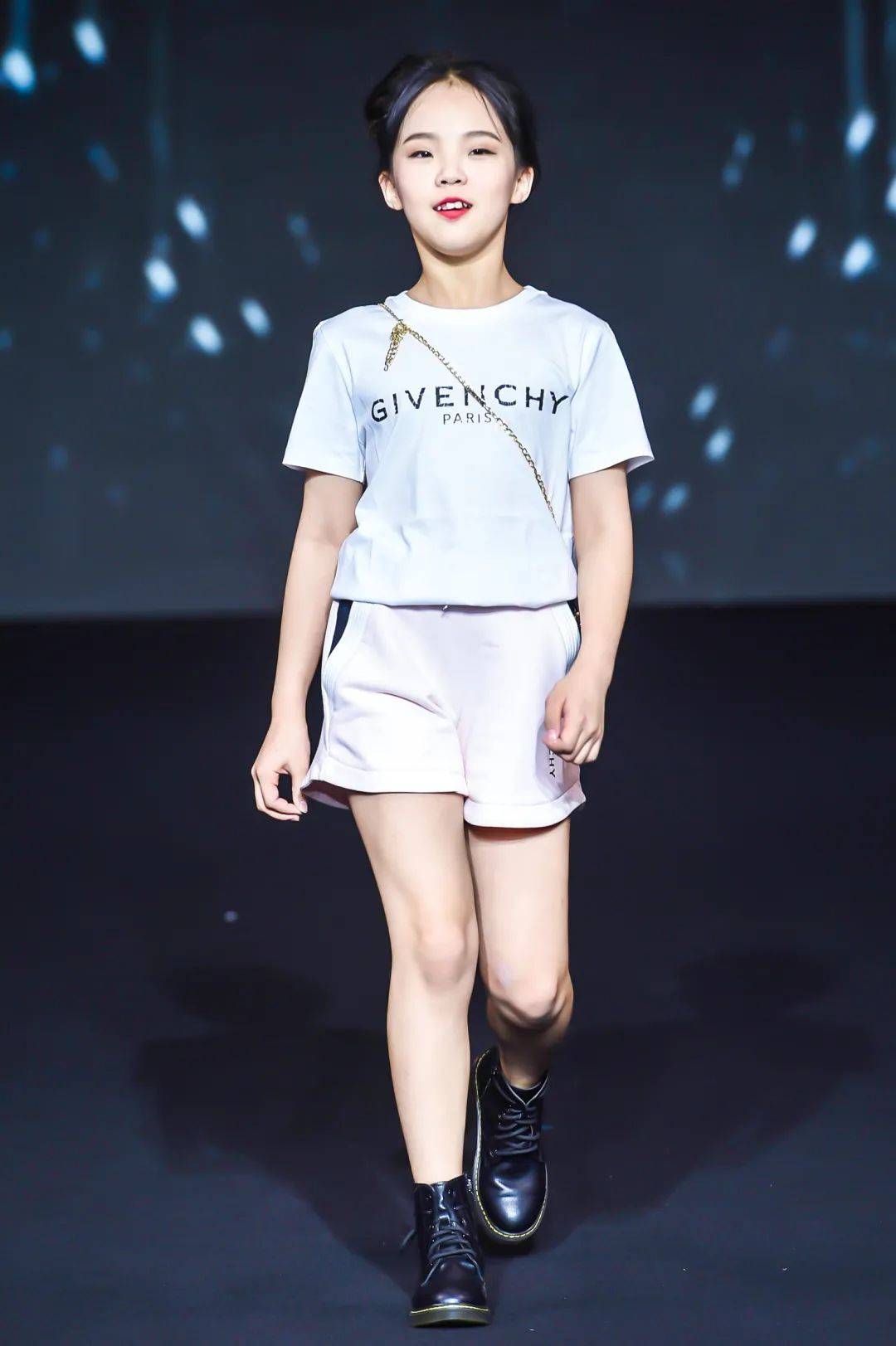 秀场上散发自信光芒的太阳女神