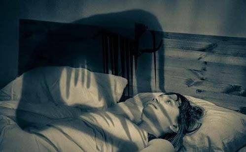 梦见死人攻击我，梦境背后的深层含义与心理解析