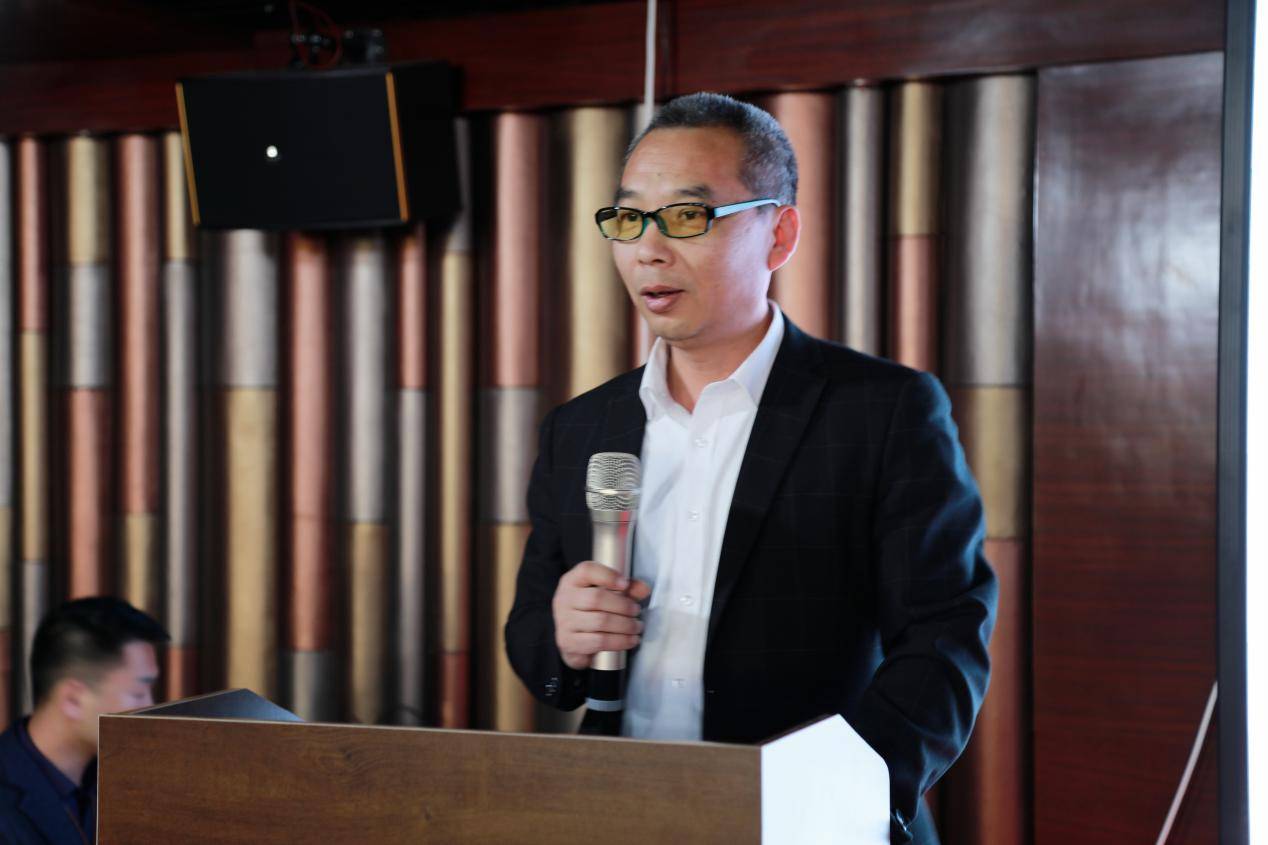 院长张金明在会上讲话副院长:纪德胜,石高堂,张进发,张秋红,张长仙.