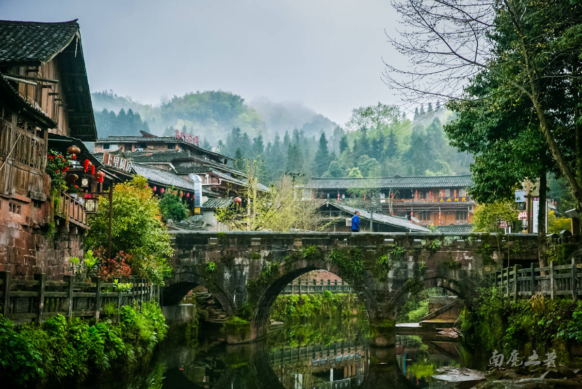 巴蜀平原从这里出关，南方丝路在这里休整，红军长征经这里北上