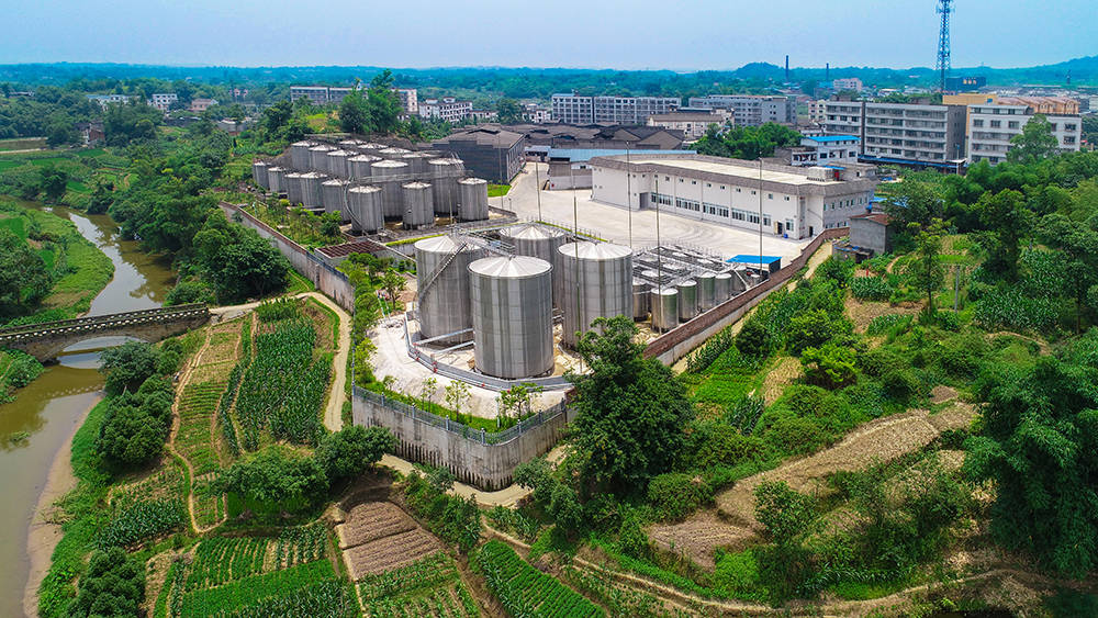 工厂建于上世纪七十年代末八十年代初,是泸州地区建厂时间较早的厂家