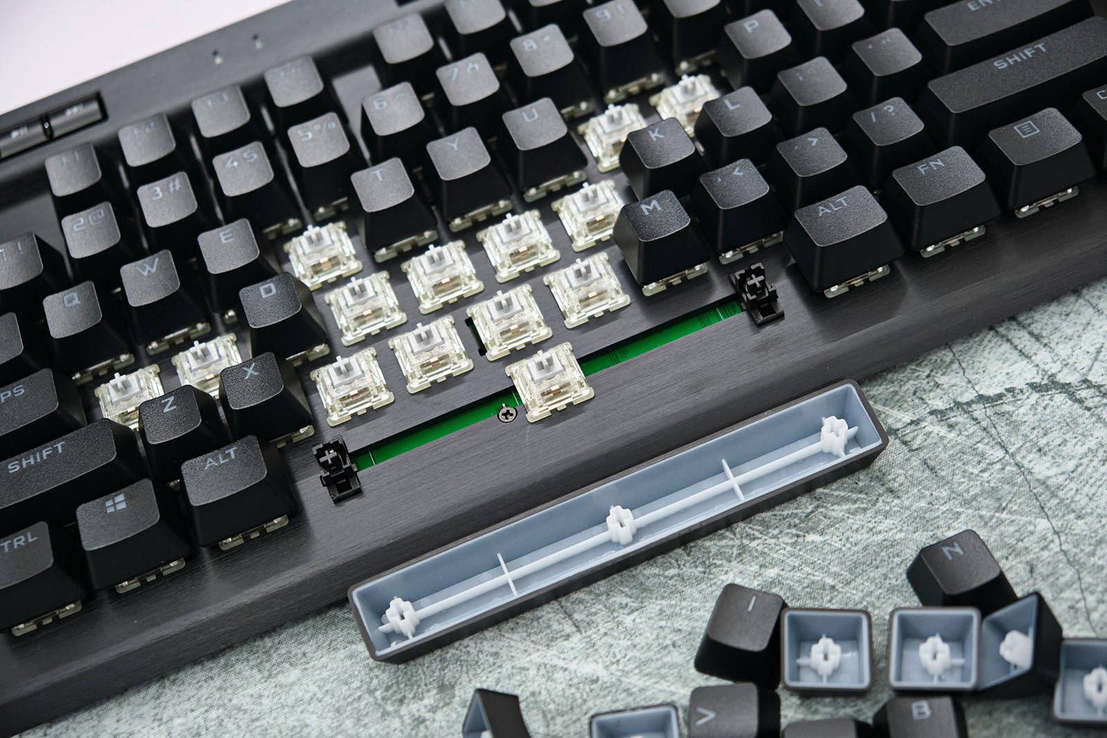 不枉苦等你八年,美商海盗船k70 rgb tkl机械键盘