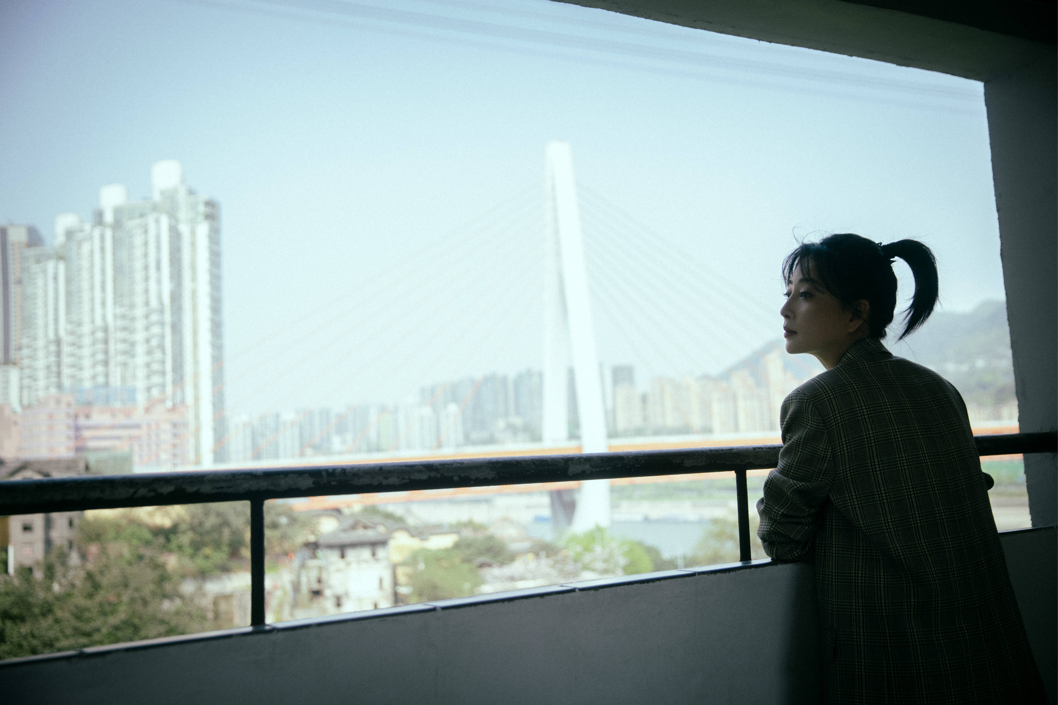 殷桃重庆街拍曝光驻足之时与重庆相拥