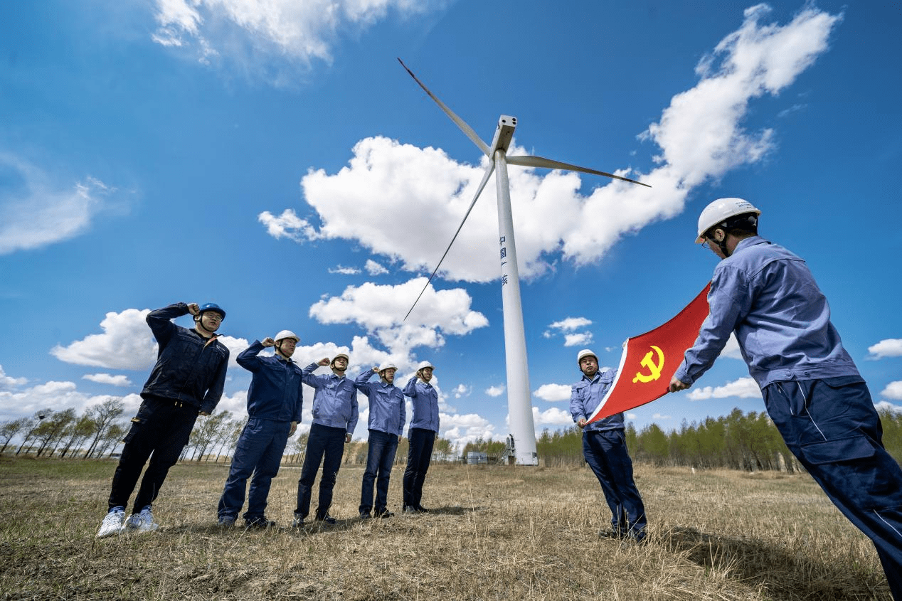 献礼建党100周年中广核新能源一线职工放弃休息党旗前宣誓 坚守岗位寸步不离 红色