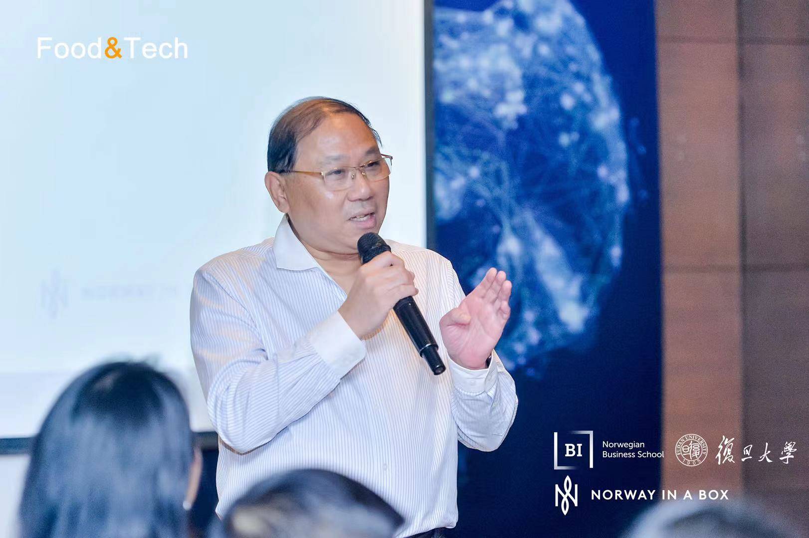 当晚,复旦-bi(挪威)mba项目执行主任徐惠忠教授,挪威驻沪总领事lise