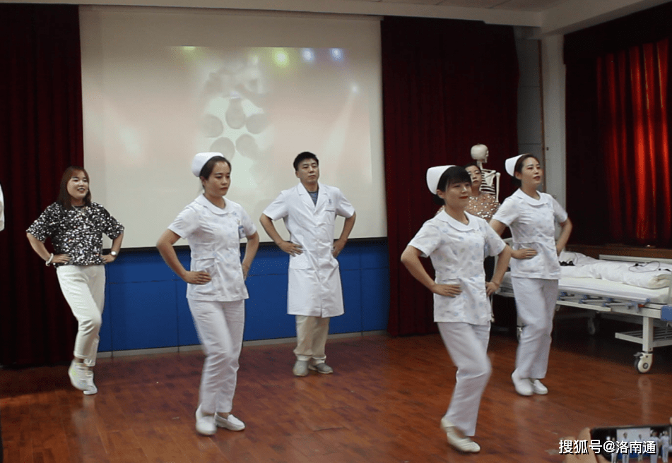 洛南通:县医院举办"5.12"国际护士节健康教育情景剧展示活动