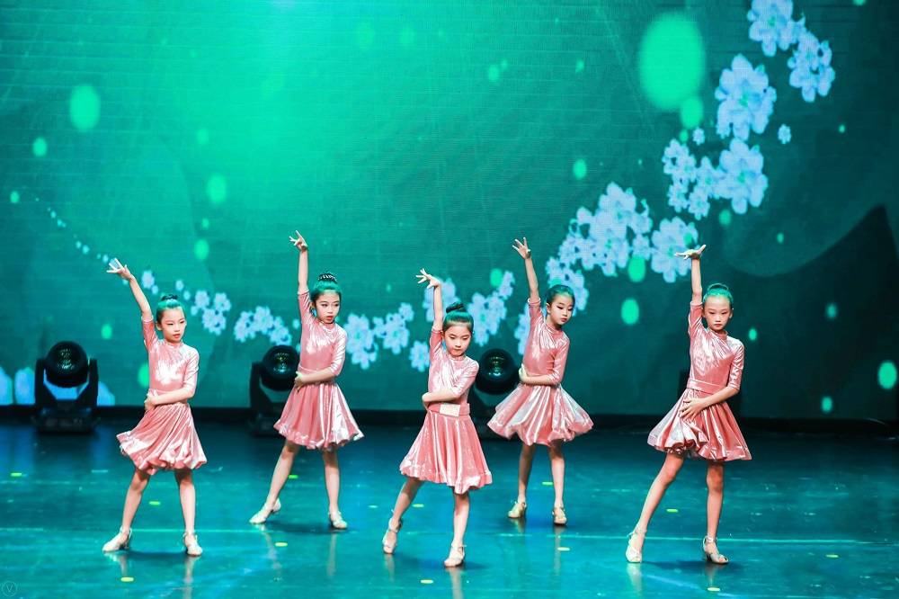 由此看来,幼儿启蒙舞蹈对孩子的重要性可见一斑.