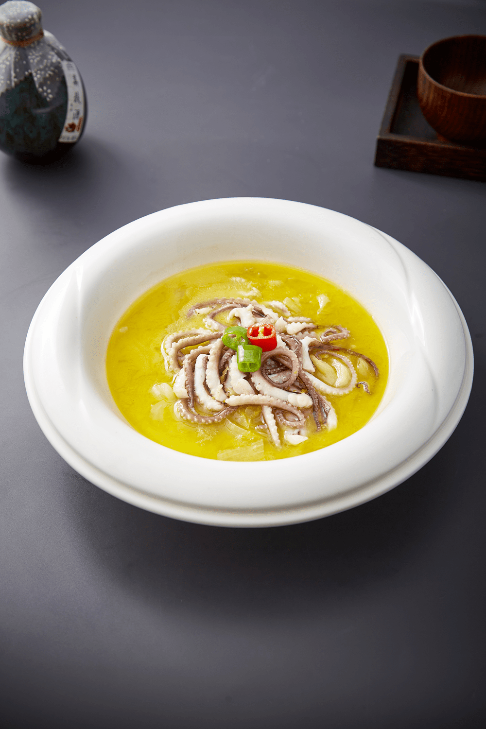 金汤酸菜望潮原料:望潮5只,潮州酸菜200克.