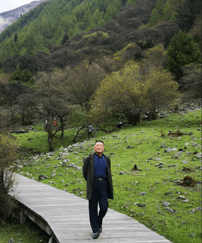 “转身就是风景”！全国文学大咖齐聚四姑娘山，吟诗作赋共享心灵盛宴！