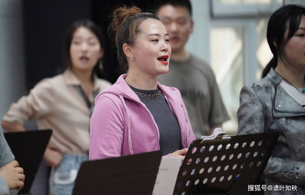 探秘音乐剧《北京故事》排练 歌唱家王莹参与排练