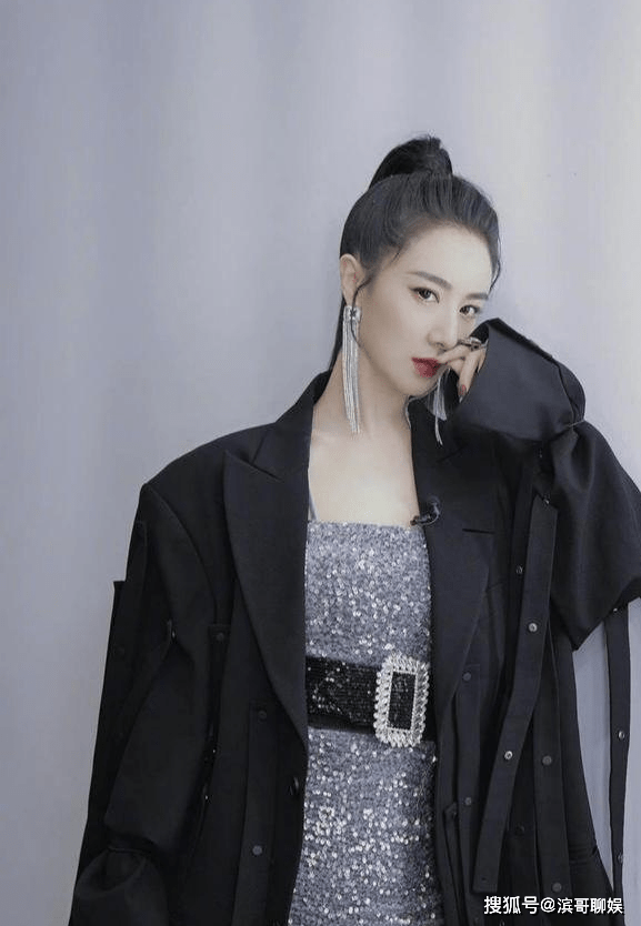 薇娅的经商之道资产90亿月收入超1亿薇娅穿过的衣服照样卖