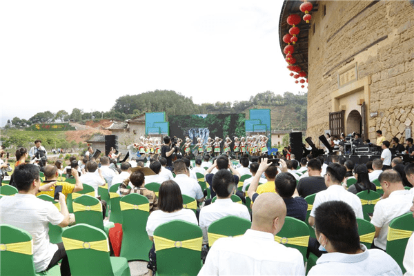 《福建土楼》特种邮票华安首发！