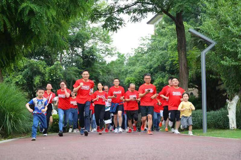 520以爱之名,用奔跑告白 中粮可口可乐四川跑团开展"乐跑四川"520特别