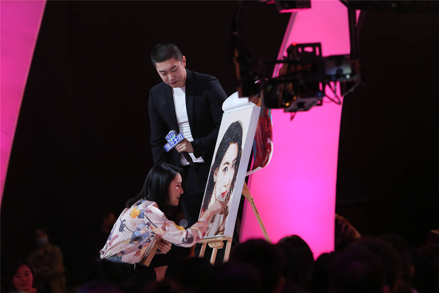 男嘉宾祝洪基首先用超正的感情观赢得了女嘉宾们的