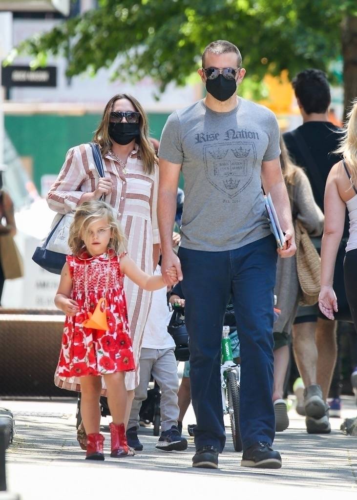 当地时间2021年5月21日,纽约,布莱德利·库珀(bradley cooper)带女儿