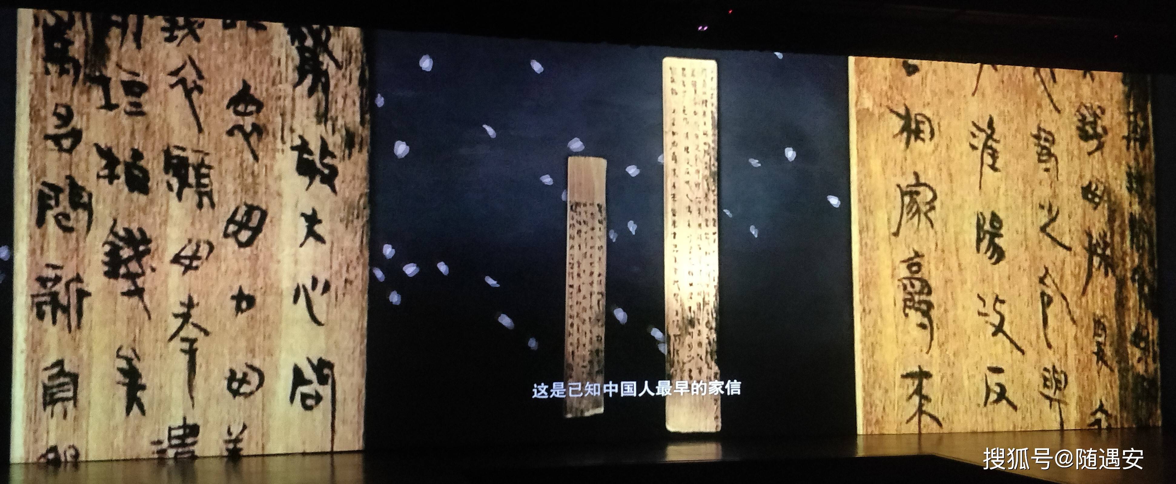 复活的军团中,灯光照射在黑夫与惊兄弟俩.