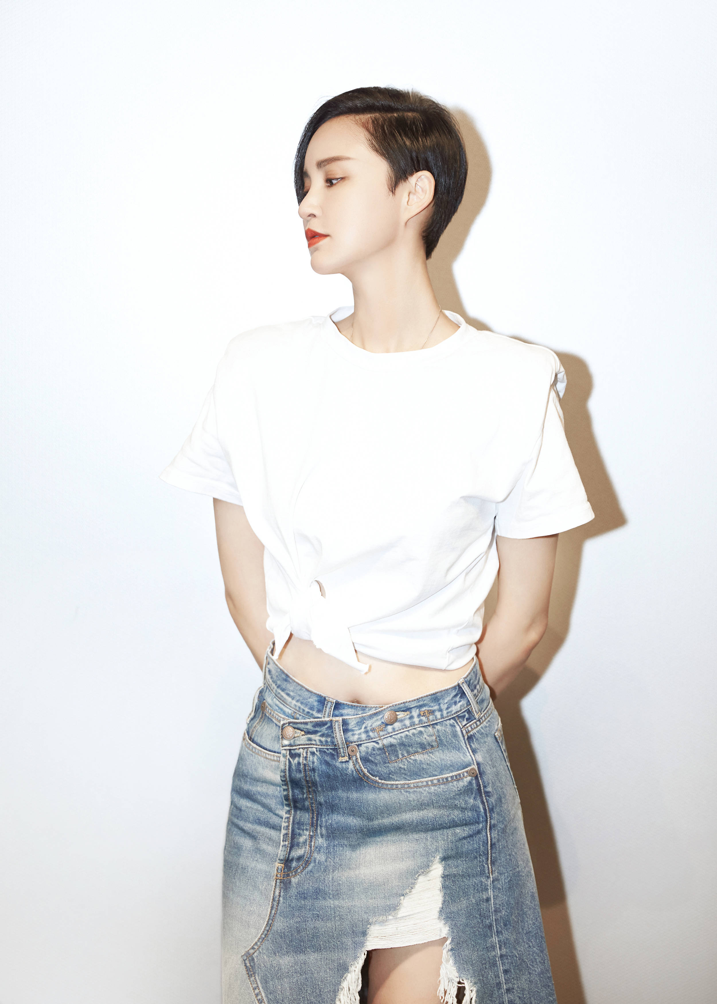 张歆艺出席电影阳光姐妹淘发布会深情演绎真挚姐妹情