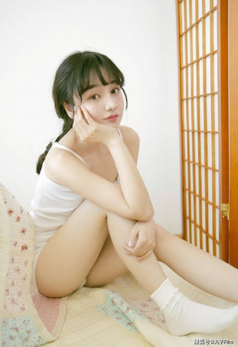 真丝吊带内衣美女写真(3)