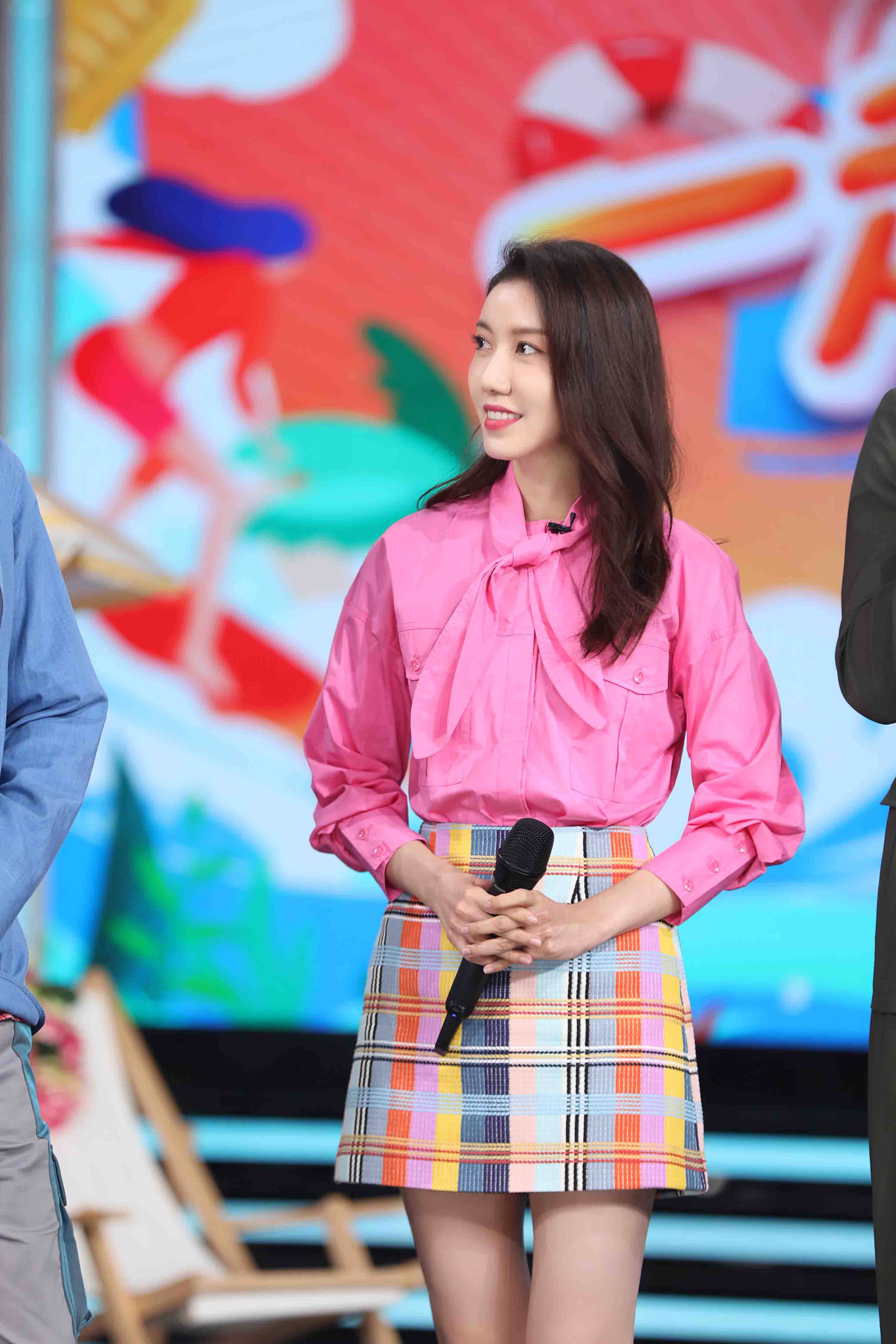 高露首次做客天天向上恬静淡雅展现真我本色