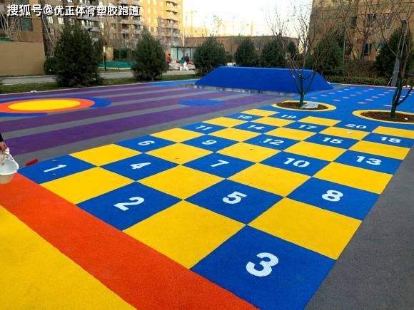 幼儿园跑道运动场地选什么材料