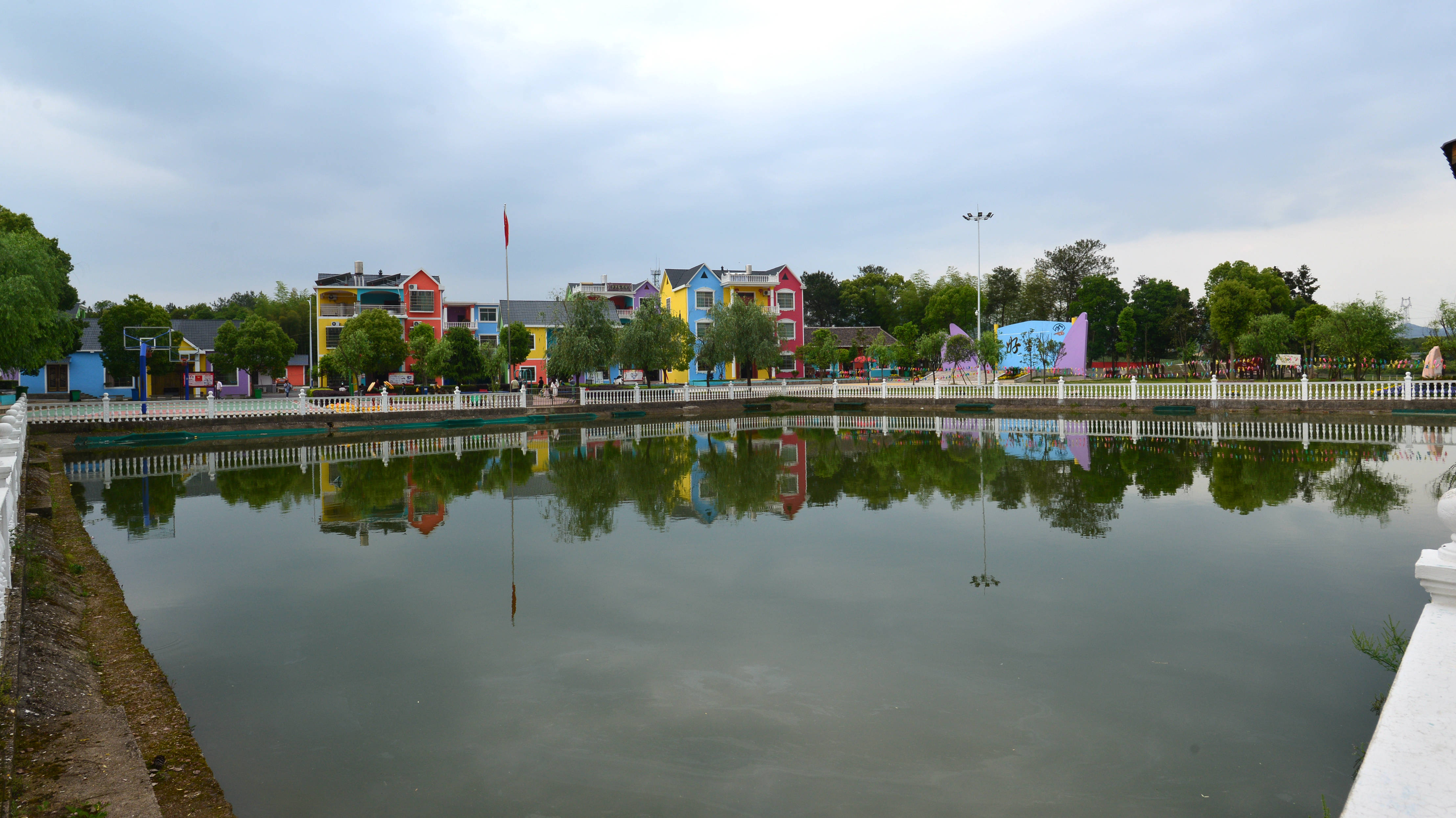 好客王家位于横峰县姚家乡西部,全村共27户,104口人,清朝康熙年间