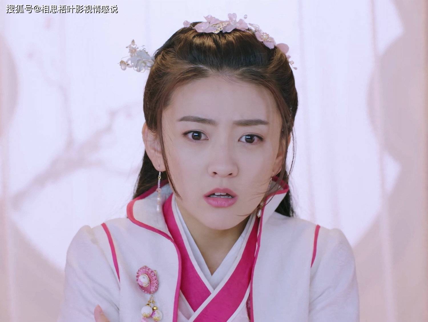 电视剧《双世宠妃》截图神奇的是,曲檀儿一直知道曲小檀的存在,但是曲