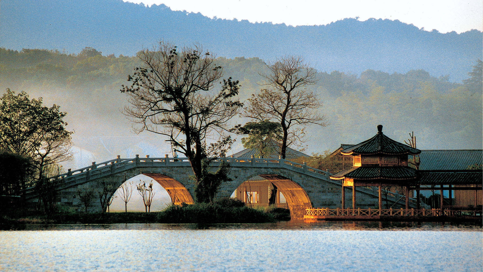 苏轼:每个人心中都有一团火,路过的人却只看到烟_朝云恰