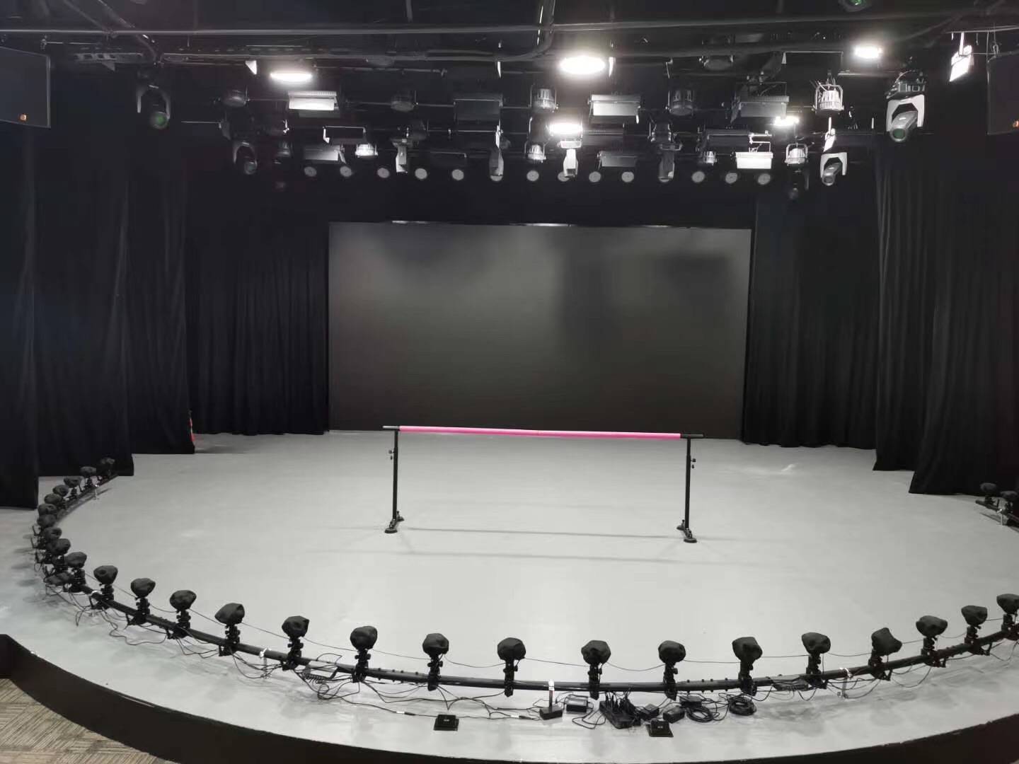 学校的舞蹈教室改造到底用什么地面材料或者地板地胶好?_摩擦力