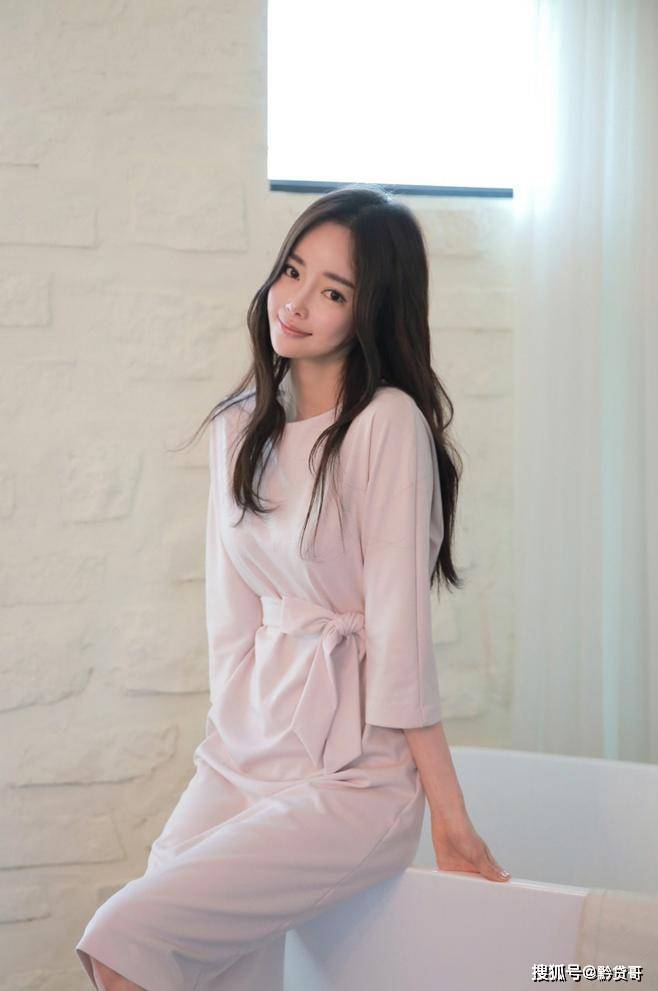 极品高挑的街拍女神潘南奎