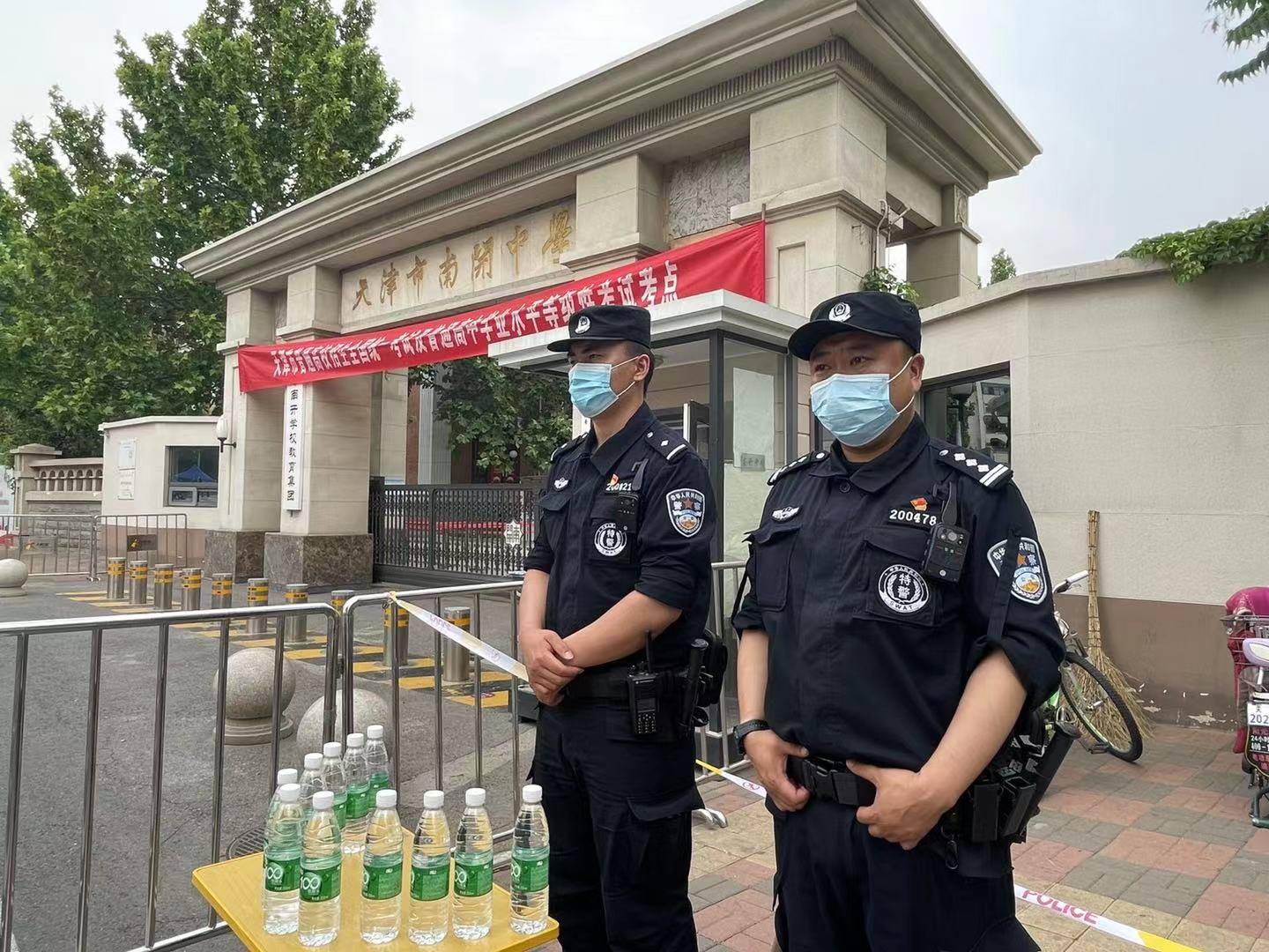 天津公安特警护航高考助力高考学子