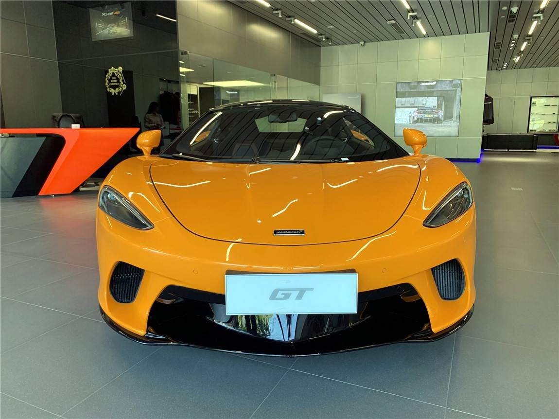 迈凯伦 gt 橙外黑红 最新款
