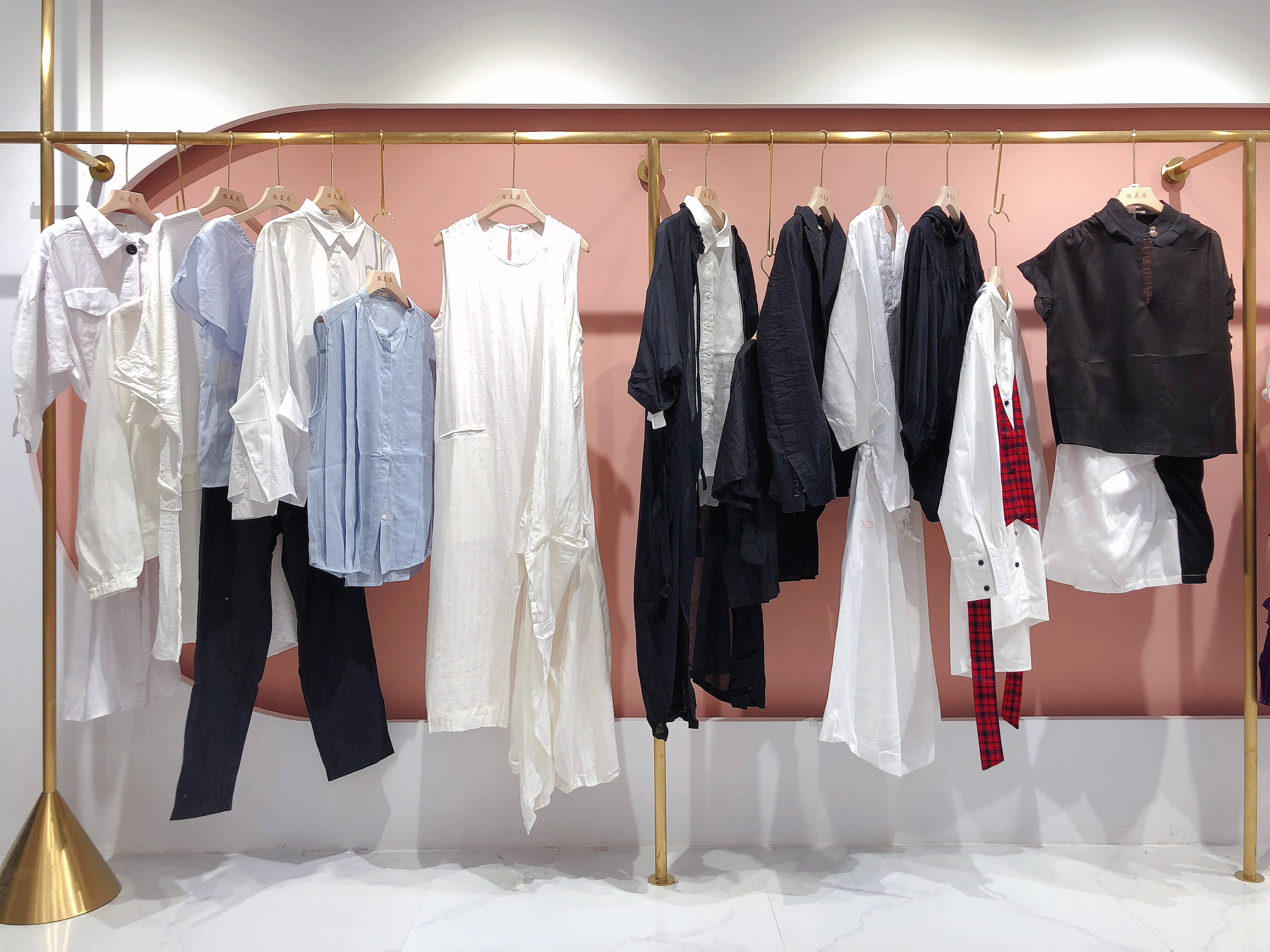 服饰店女装款式 b688f39509894bb5bc5048e3a1017480.jpeg