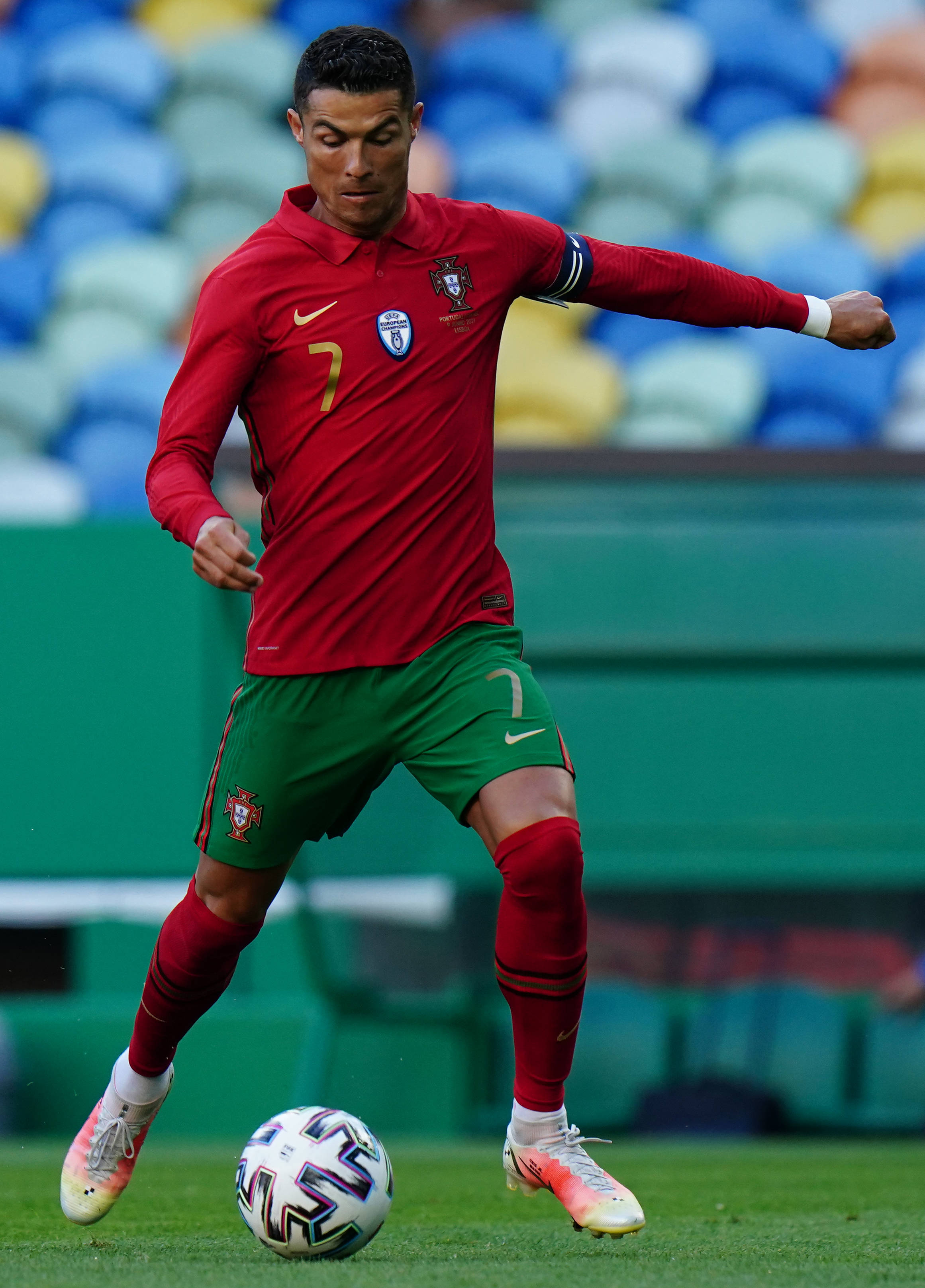 高清图c罗带球闲庭信步佩佩对位扎哈维全神贯注