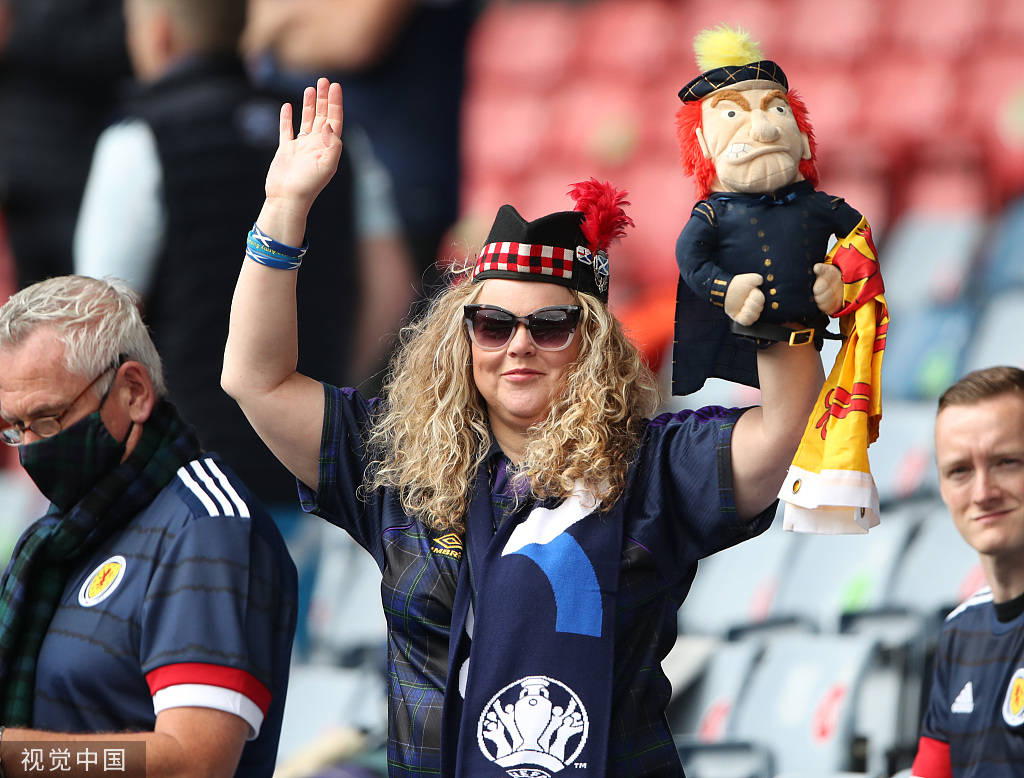 高清图欧洲杯苏格兰vs捷克女球迷清纯可爱