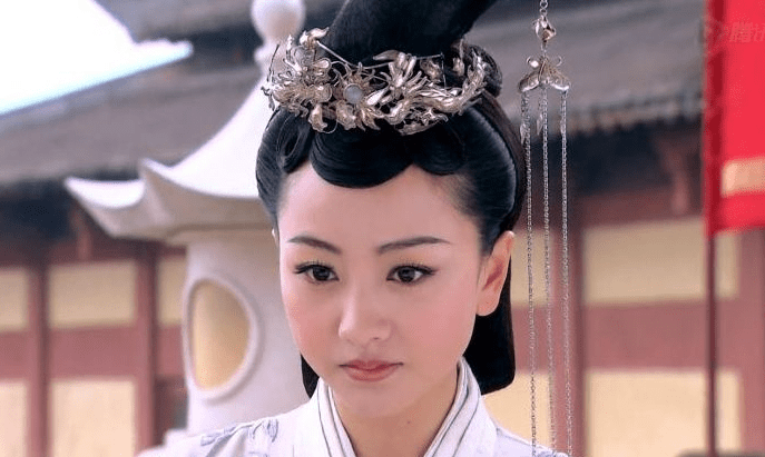 她是叶赫那拉婉贞,她还有一个身份便是她是慈禧的妹妹.