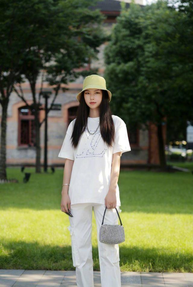 如何提升自己的气质显得自己更高 9029cc9d32d84f52ac2a43a0a37ec29f.jpeg