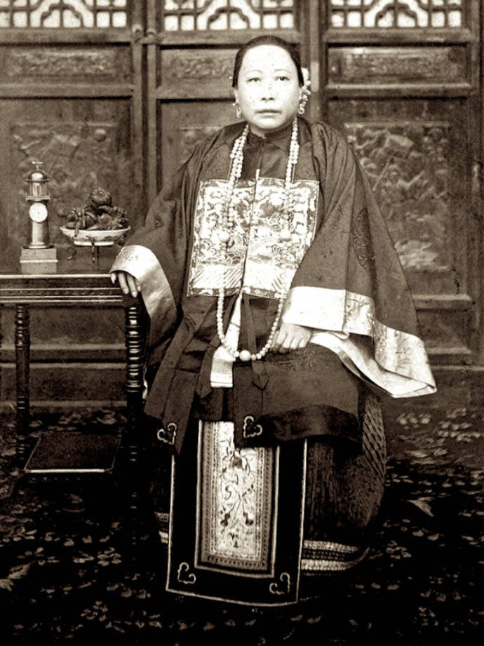 历史老照片:清朝大户人家的女子