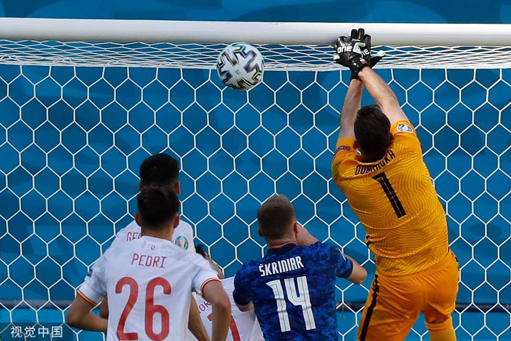 欧洲杯-门将神级乌龙+铁卫破门 西班牙半场2-0斯洛伐克_布拉夫卡