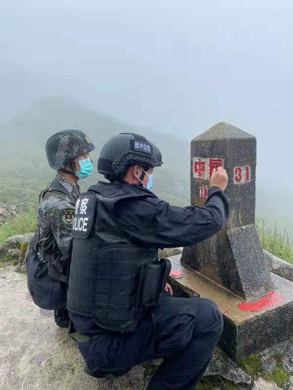 "连长笑着说道,"走边防,走边防,走到界碑.