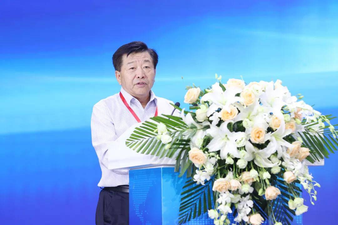 中国建筑业协会副会长,秘书长刘锦章;中国对外贸易中心党委书记,主任