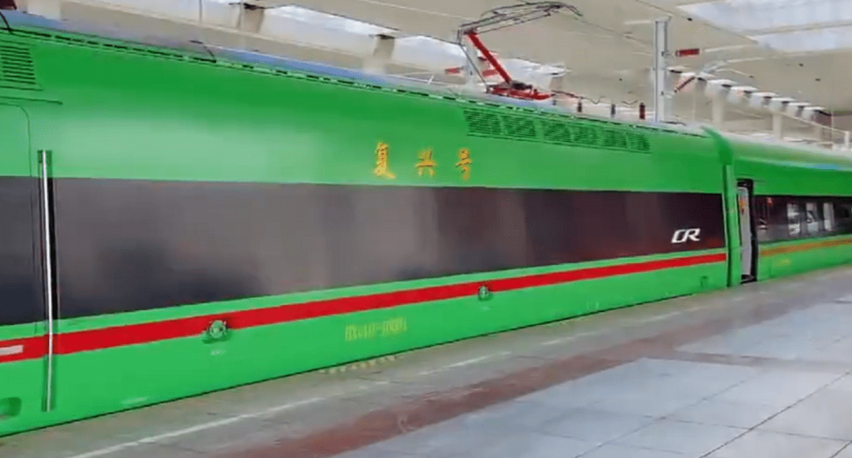 "拉林铁路"助力旅游业发展和矿产资源开发