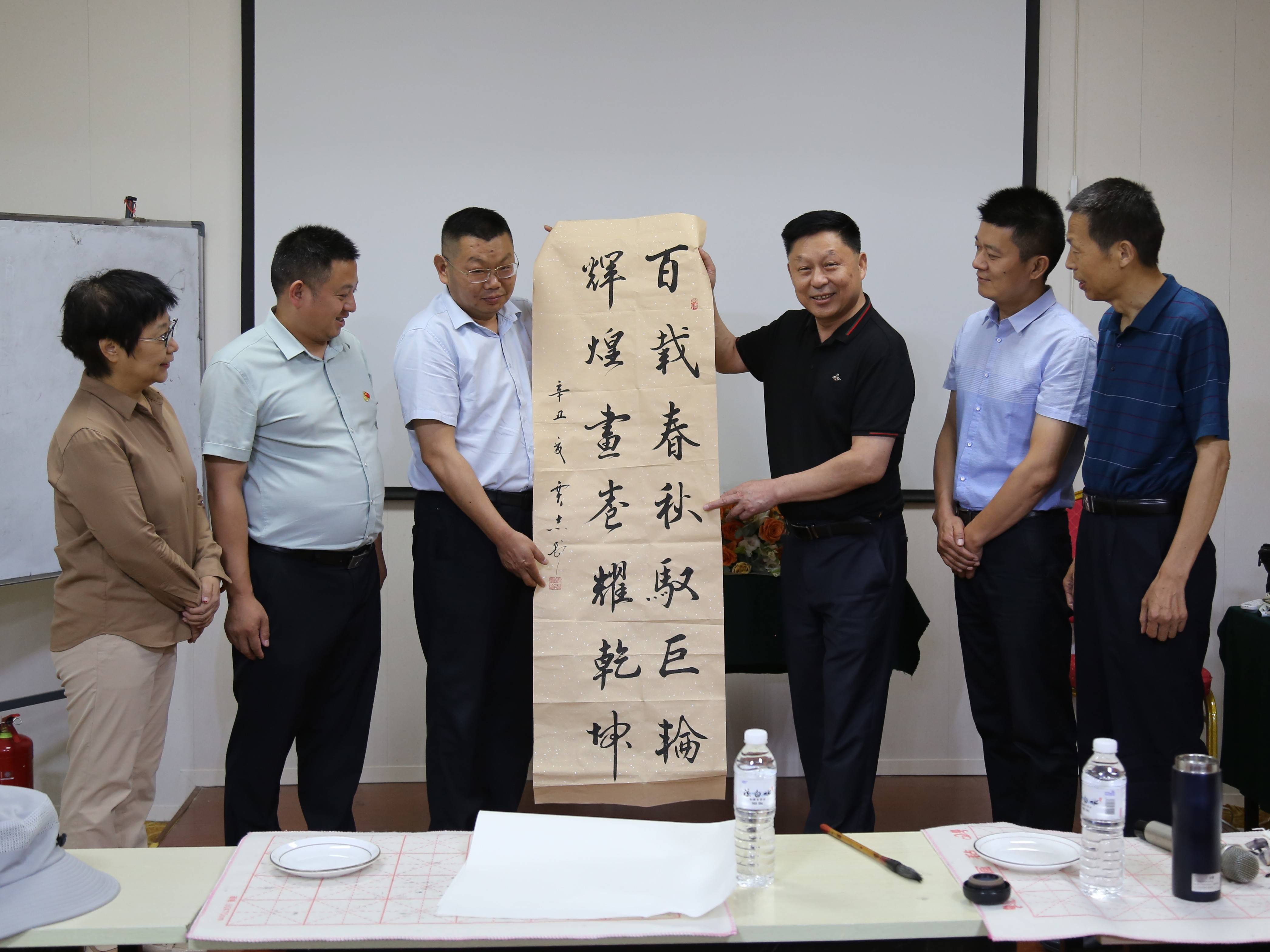 开封贾志刚书法研习班:水彩飞舞 翰墨飘香 传承书法国粹