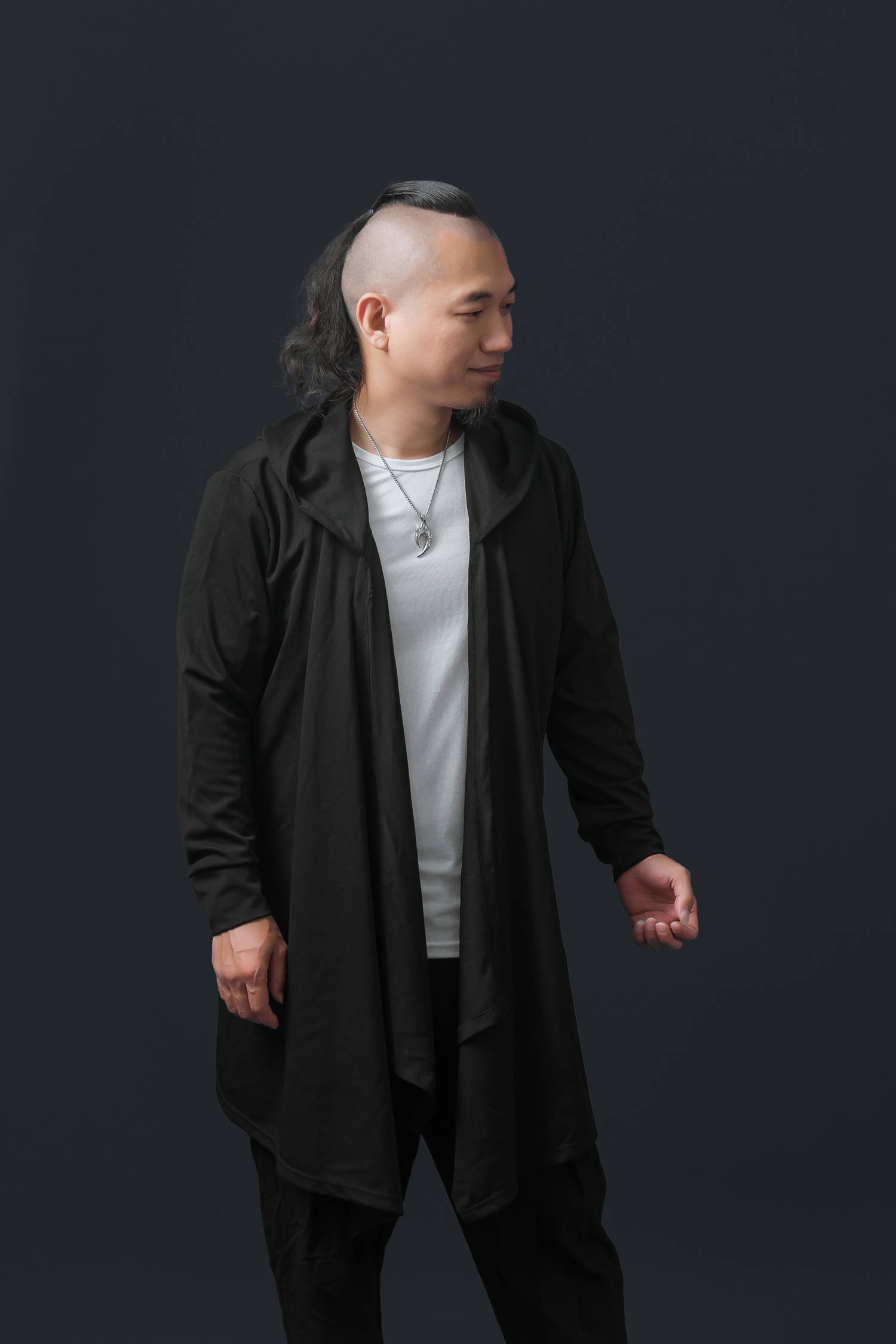 歌手演员庄闲首发大片一展暖男魅力