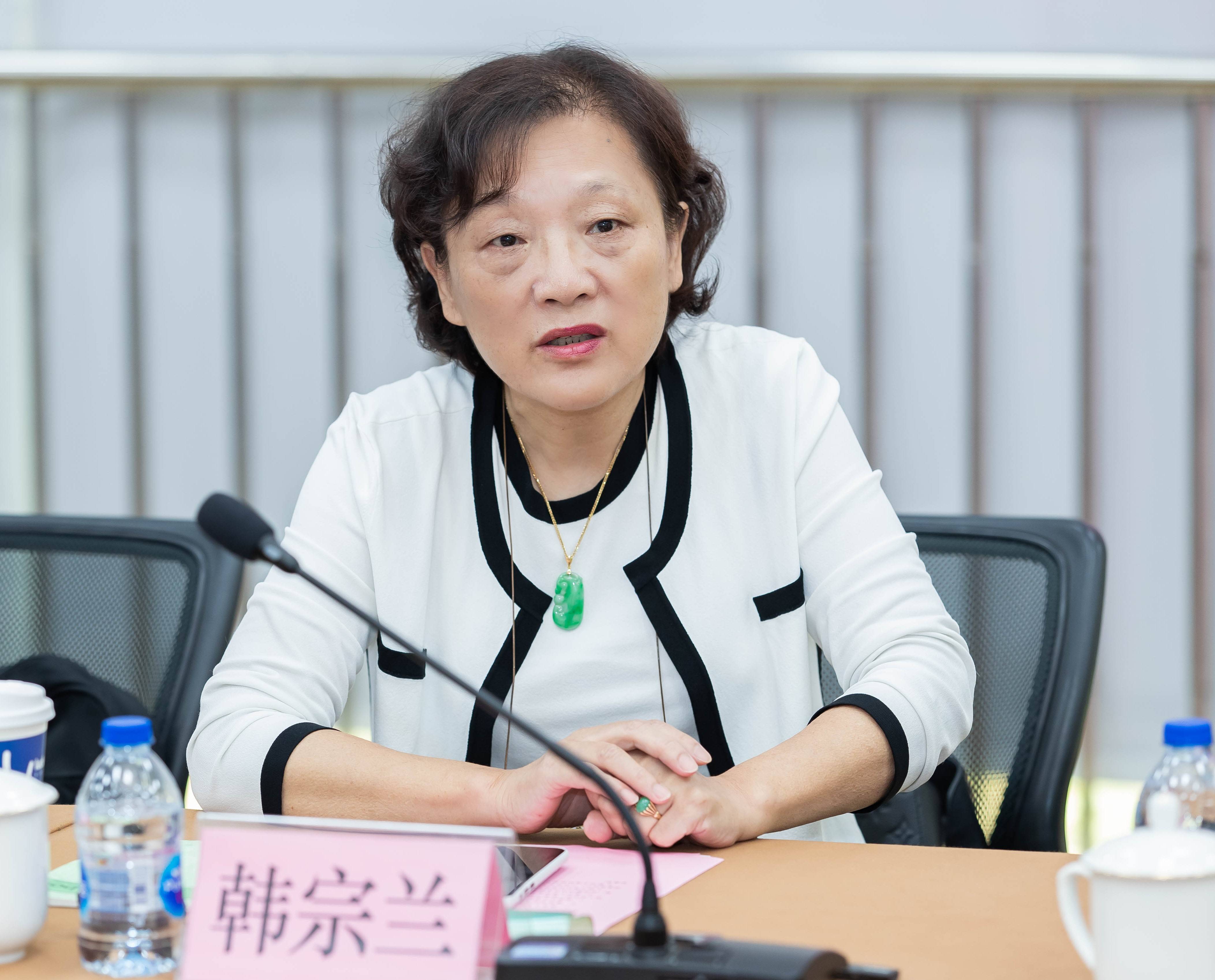 座谈会由中国科学院上海营养与健康研究所研究员徐萍全程主持,上海