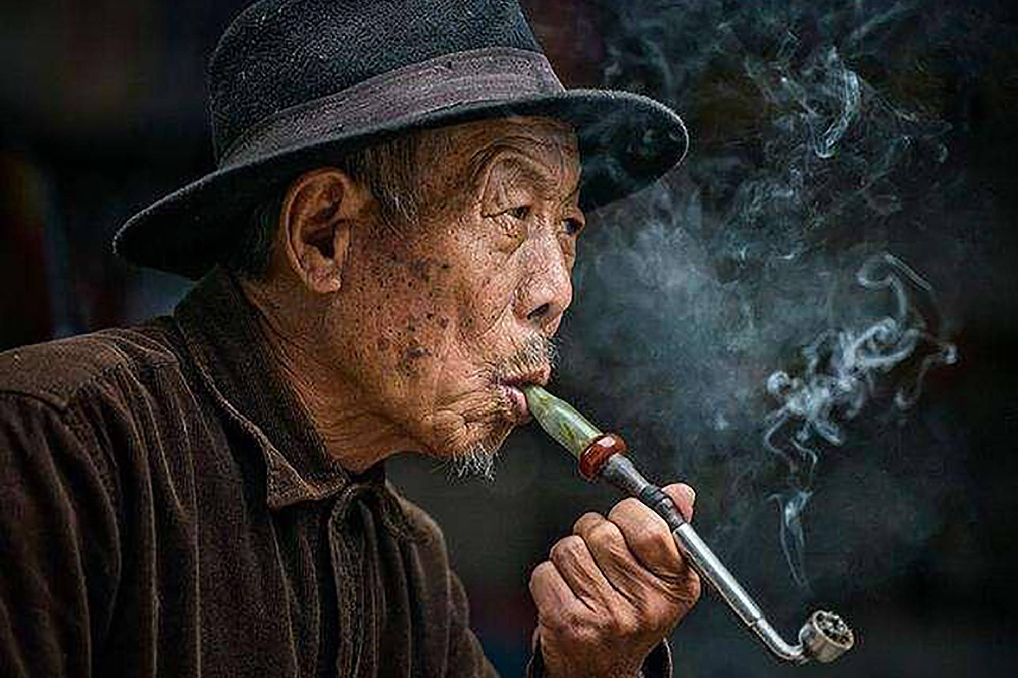 故事单身大伯独居深山却为何拒绝我的陪伴