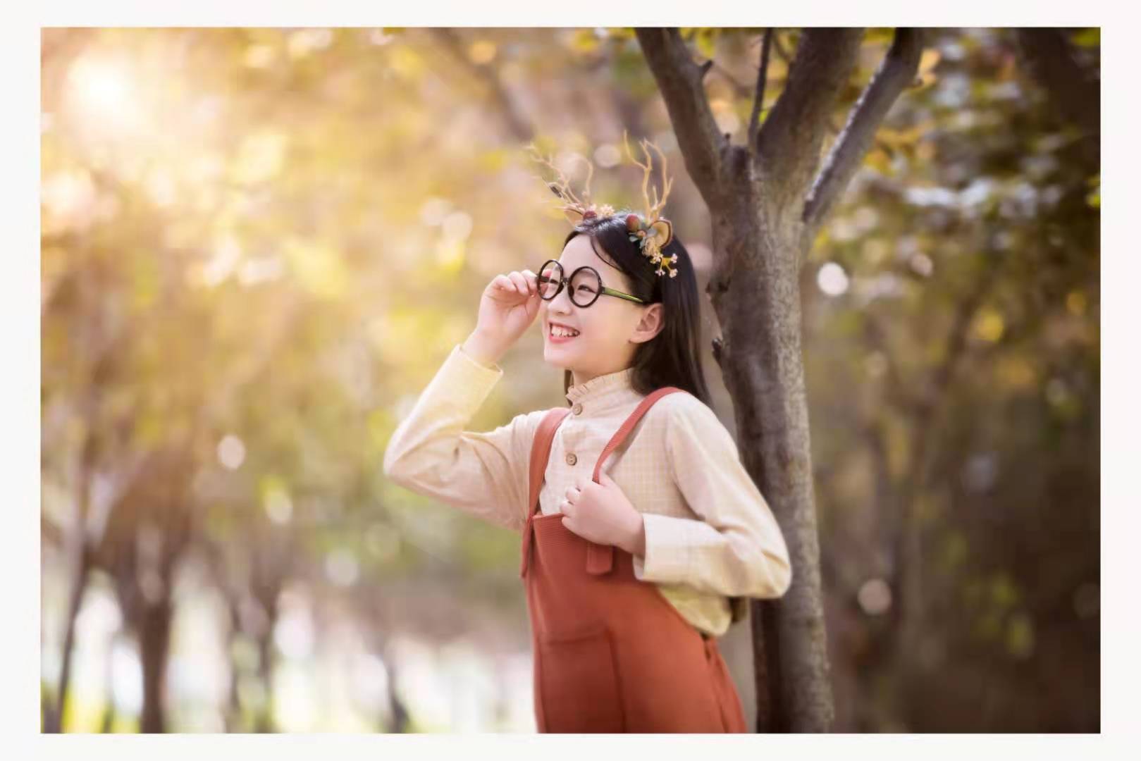 刘子怡,我今年10岁,身高148cm,体重72斤,我是一个活波开朗的漂亮女孩